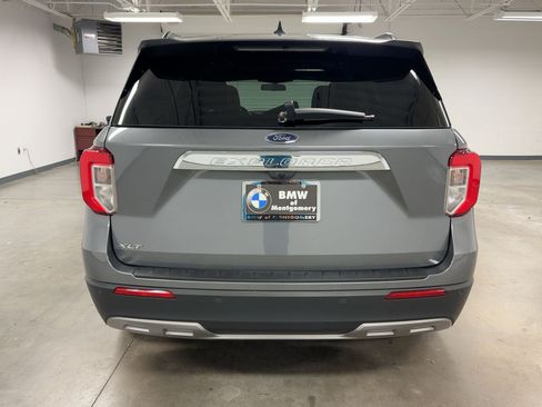 Used 2022 Ford Explorer XLT w/ Equipment Group 202A image 8
