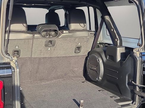 Used 2022 Jeep Wrangler Unlimited Sahara image 8