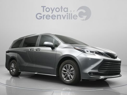 Used 2026 Toyota Sienna XLE FWD image 19