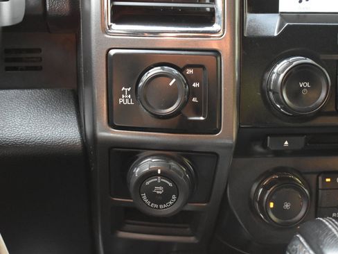 Used 2017 Ford F150 XLT w/ Equipment Group 302A Luxury AWD/4WD image 34