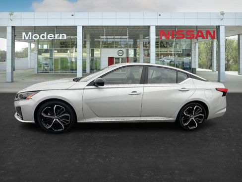 Certified 2024 Nissan Altima 2.5 SR image 3