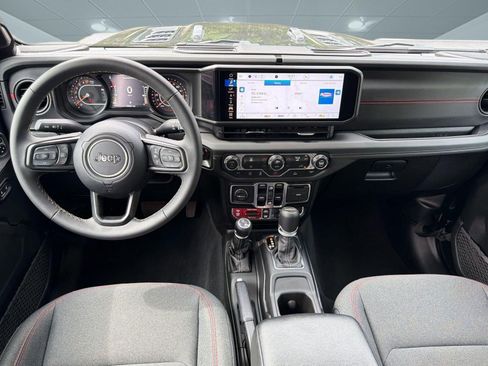 Used 2025 Jeep Gladiator Rubicon w/ Technology Group AWD/4WD image 17