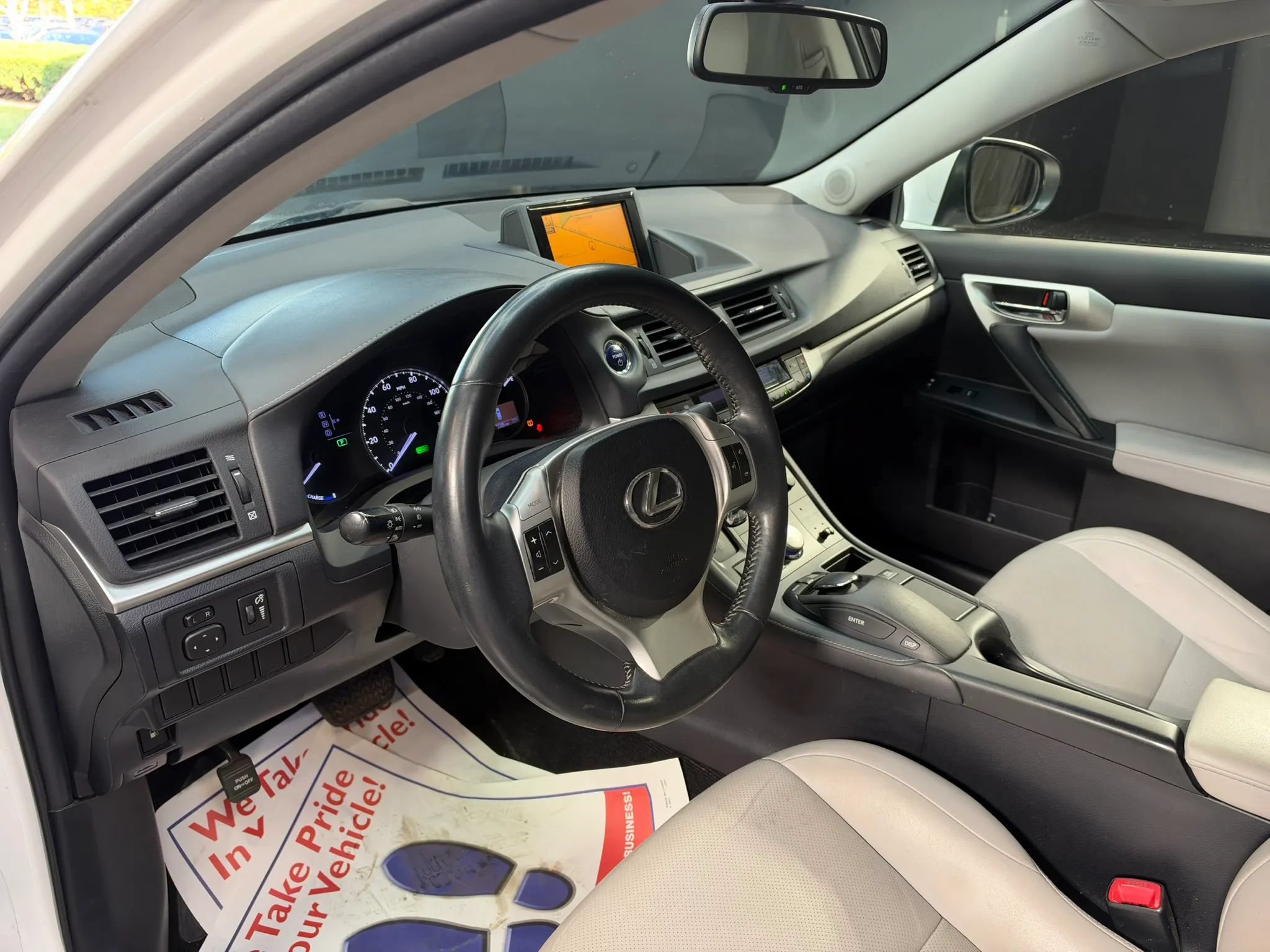 Used 2012 Lexus CT 200h Premium w/ Leather Pkg FWD image 11