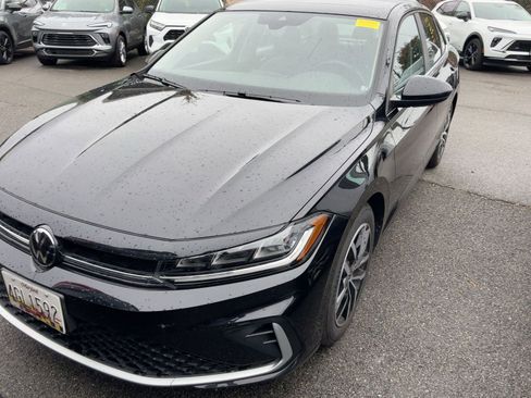 Used 2025 Volkswagen Jetta SE image 4