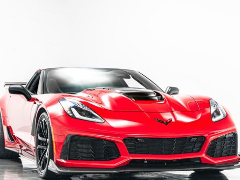 Used 2019 Chevrolet Corvette ZR1 RWD image 3