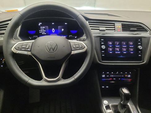 Used 2022 Volkswagen Tiguan SE image 22