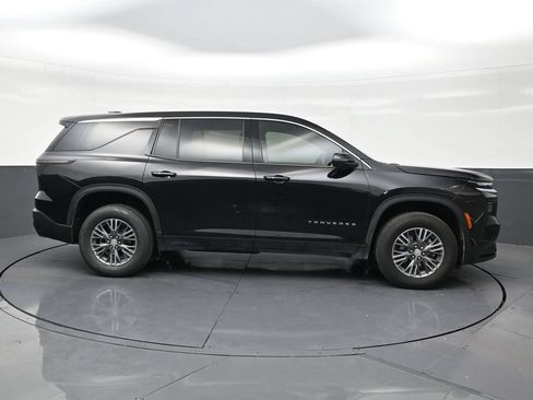 Used 2025 Chevrolet Traverse LT FWD image 6