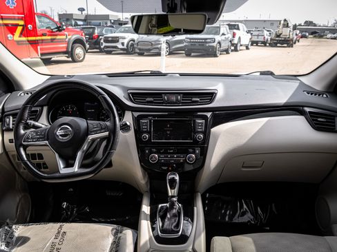 Used 2019 Nissan Rogue Sport SV w/ All-Weather Package image 24