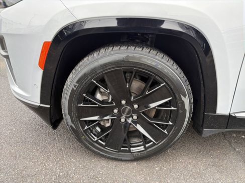 Used 2024 Jeep Wagoneer Launch Edition image 30