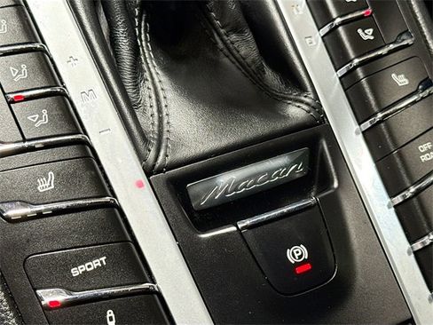 Used 2018 Porsche Macan GTS image 22