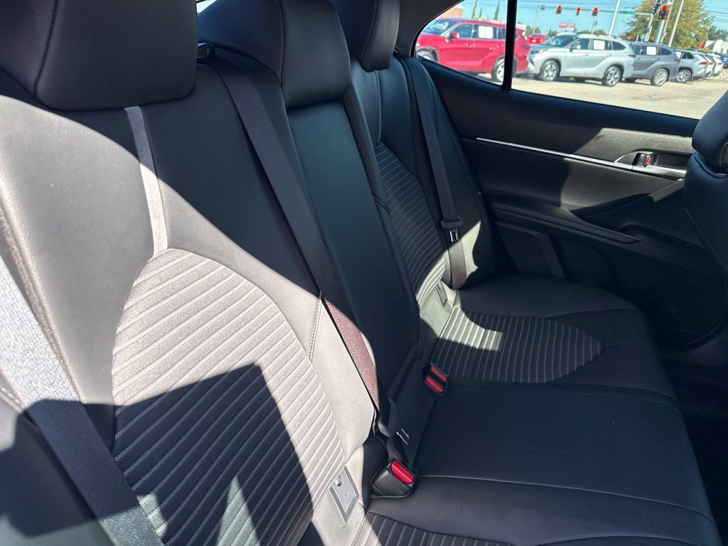 Used 2024 Toyota Camry SE w/ Cold Weather Package FWD image 19