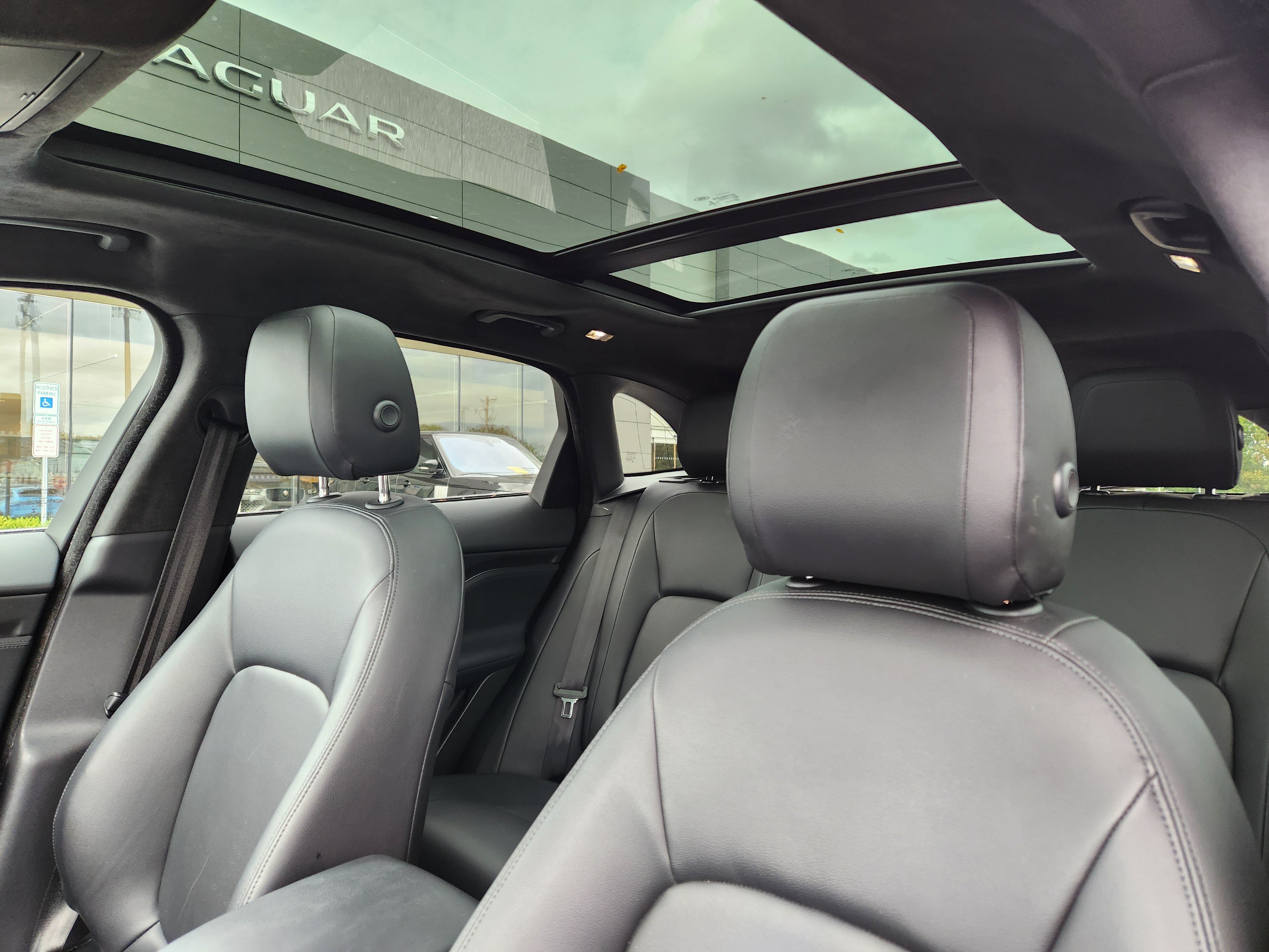 Used 2019 Jaguar F-PACE Premium AWD/4WD image 12