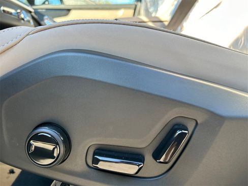 New 2026 Volvo XC90 B6 Plus w/ Protection Package Premier image 10