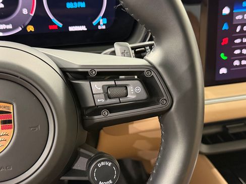 Certified 2025 Porsche Cayenne GTS AWD/4WD image 51