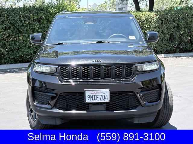 Used 2025 Jeep Grand Cherokee Altitude AWD/4WD image 3