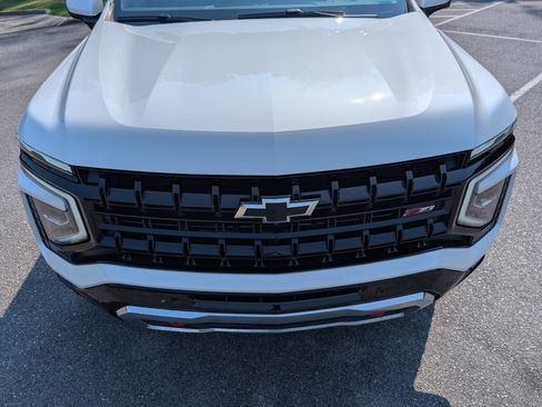 Used 2025 Chevrolet Tahoe Z71 w/ Comfort Package AWD/4WD image 14