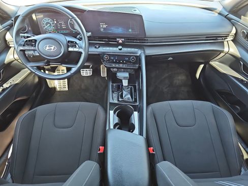 Certified 2025 Hyundai Elantra SEL image 9