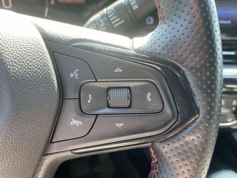 Used 2024 Chevrolet Trax RS w/ Sunroof Package FWD image 20