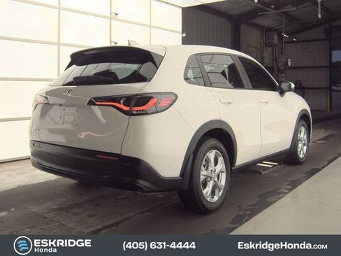 Used 2025 Honda HR-V LX image 2