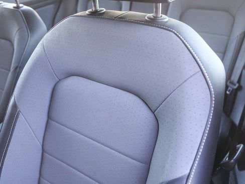 Used 2025 Volkswagen Jetta SE FWD image 22