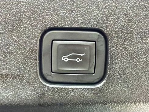 Used 2024 Chevrolet Traverse LT image 12