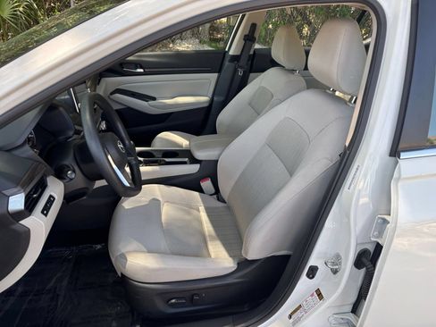 Used 2025 Nissan Altima 2.5 SV FWD image 37