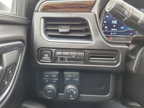 Used 2024 Chevrolet Suburban Premier AWD/4WD image 31