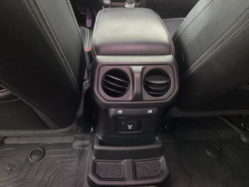 Used 2021 Jeep Wrangler Unlimited Sahara AWD/4WD image 24