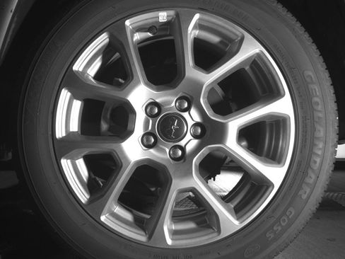 Used 2025 Jeep Compass Limited image 14