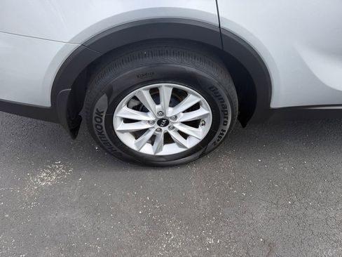 Used 2019 Kia Sorento AWD image 29
