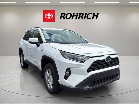 Used 2021 Toyota RAV4 XLE image 4