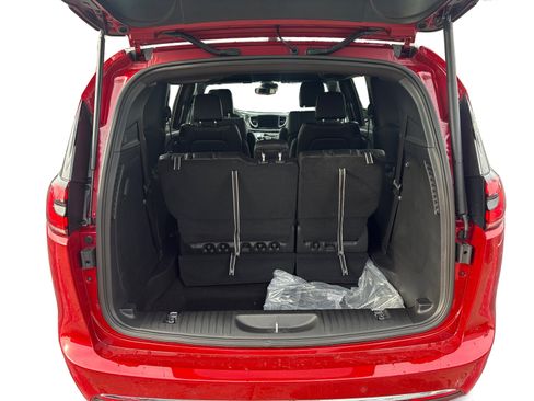 New 2026 Chrysler Pacifica Select image 11