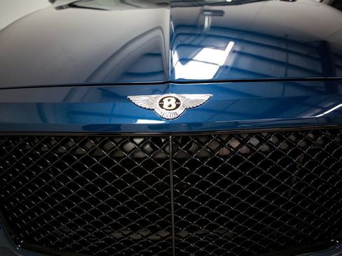 Used 2019 Bentley Bentayga image 14