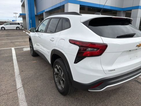 Used 2025 Chevrolet Trax LT image 6