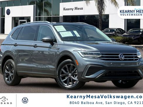 Used 2023 Volkswagen Tiguan SE w/ Panoramic Sunroof Package FWD image 1