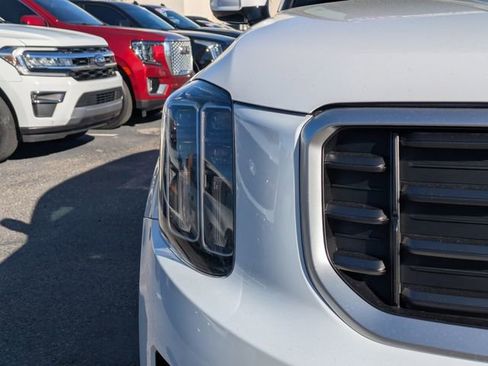 Used 2024 Kia Telluride SX Prestige image 8