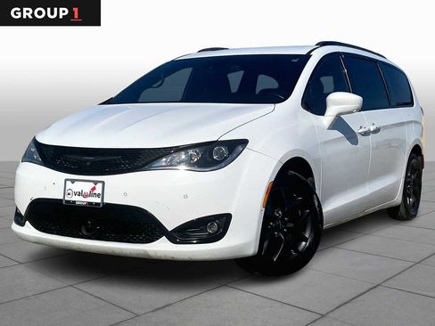 Used 2020 Chrysler Pacifica Touring-L Plus image 1