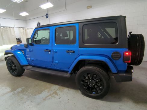 Used 2023 Jeep Wrangler Sahara w/ Cold Weather Group image 9