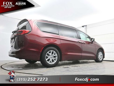 Used 2022 Chrysler Pacifica Touring-L image 22
