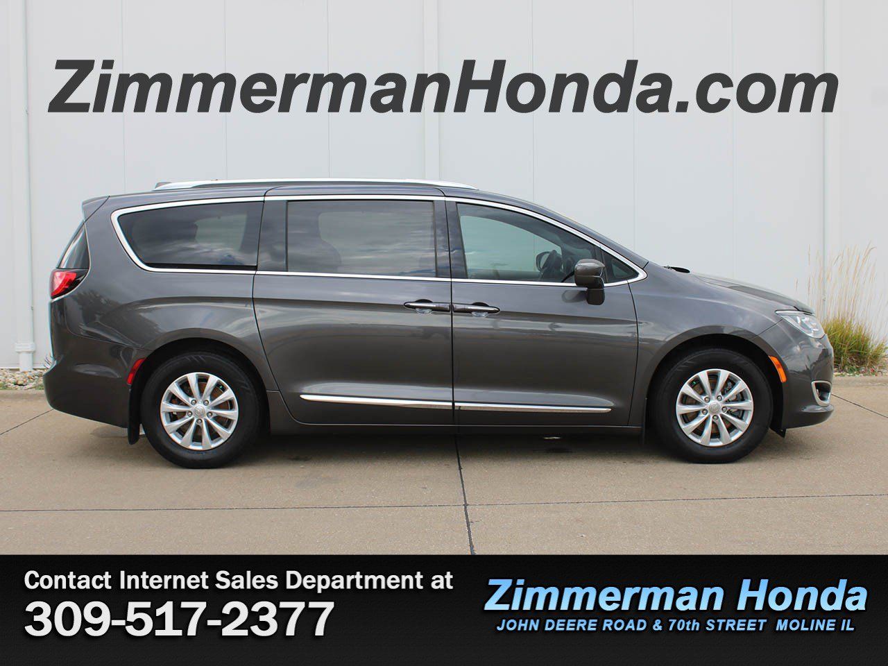 Used 2018 Chrysler Pacifica Touring-L FWD image 1