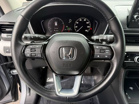 Certified 2025 Honda Pilot Touring image 16