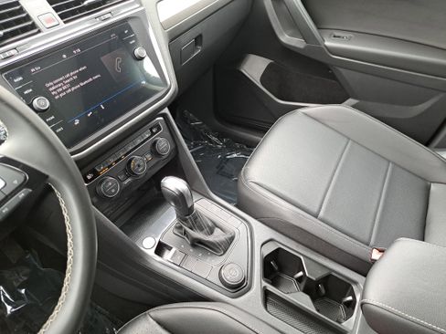 Used 2021 Volkswagen Tiguan SE image 24