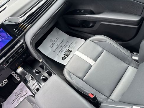 Used 2025 Toyota Camry SE FWD image 30