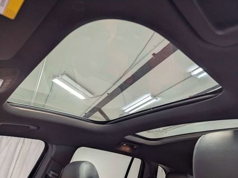 Used 2021 Mercedes-Benz GLB 250 w/ AMG Line image 13