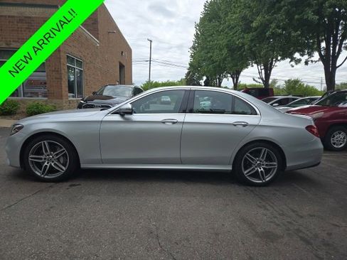 Used 2017 Mercedes-Benz E 300 4MATIC image 2
