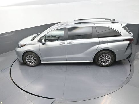 Certified 2025 Toyota Sienna XLE FWD image 24