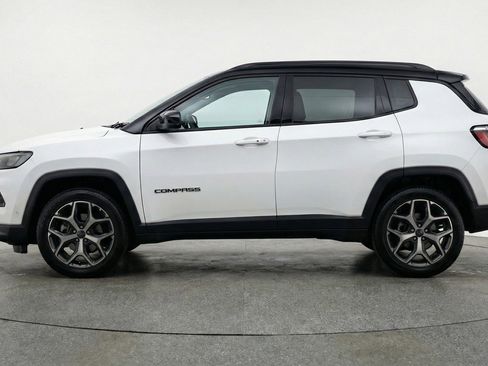 Used 2025 Jeep Compass Trailhawk AWD/4WD image 5