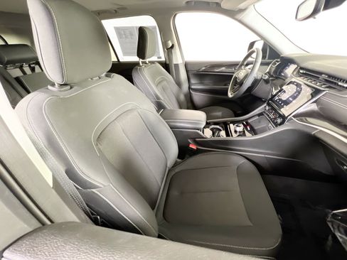 Used 2023 Jeep Grand Cherokee Laredo w/ Luxury Tech Group I image 27