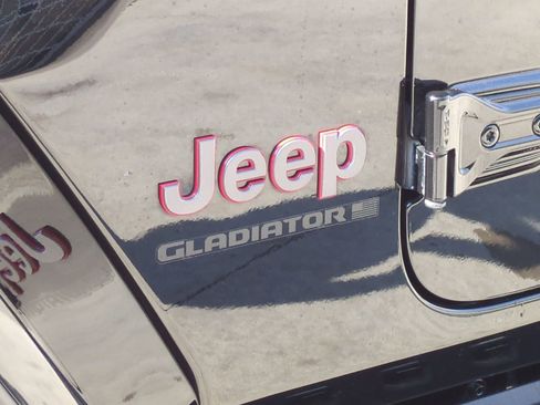 Used 2023 Jeep Gladiator Rubicon w/ Cold Weather Group image 14