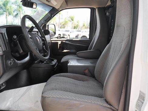 Used 2014 Chevrolet Express 2500 image 21
